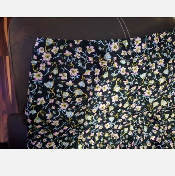 Women's Floral Print Tiered a-Line Maxi Skirt - Picture 3 of 4